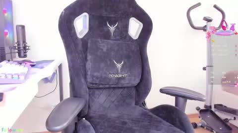 Snapshot of skyqueeni chatting on 09/17/25, 08:16 Nastya online show from 09/17/25, 08:16