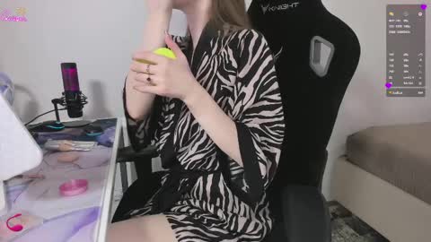 Snapshot of skyqueeni chatting on 04/10/26, 07:24 Nastya online show from 04/10/26, 07:24