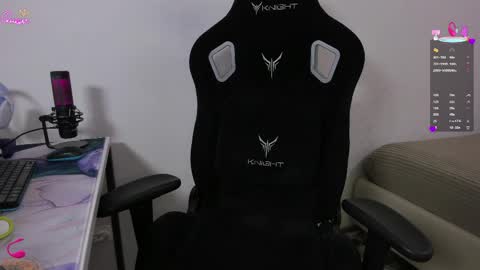 Snapshot of skyqueeni chatting on 04/13/26, 06:41 Nastya online show from 04/13/26, 06:41