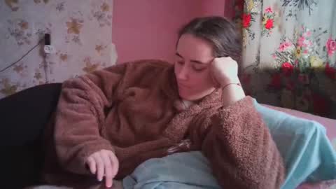skyressie333 online show from 12/16/24, 07:26
