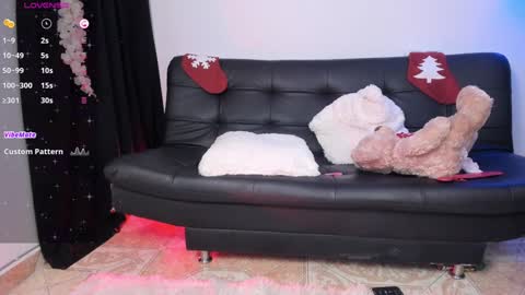 Snapshot of skyssoul chatting on 12/10/24, 06:11 cielo     online show from 12/10/24, 06:11