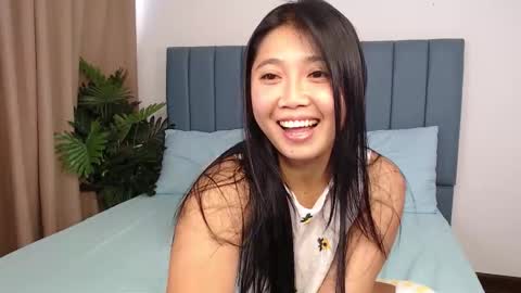 Snapshot of skytime96 chatting on 12/22/25, 03:47 Sky online show from 12/22/25, 03:47