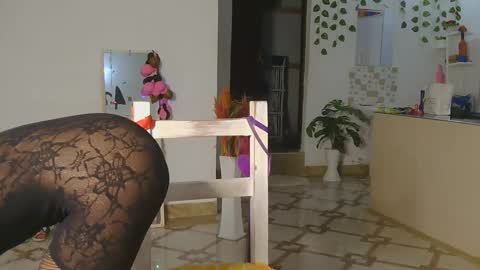 Snapshot of skyy_brown chatting on 10/27/25, 02:15 Bella online show from 10/27/25, 02:15