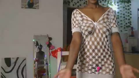 Snapshot of skyy_brown chatting on 11/06/25, 12:11 Bella online show from 11/06/25, 12:11