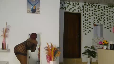 Snapshot of skyy_brown chatting on 06/11/26, 02:00 Bella online show from 06/11/26, 02:00