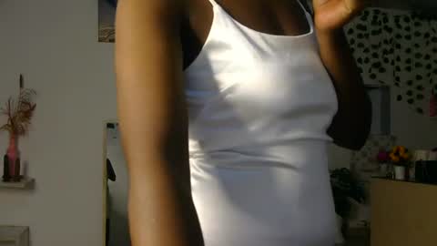Snapshot of skyy_brown chatting on 06/23/26, 12:41 Bella online show from 06/23/26, 12:41