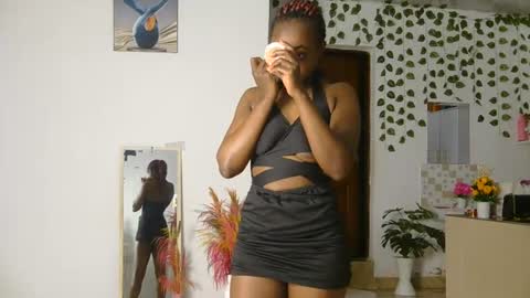 Snapshot of skyy_brown chatting on 07/10/26, 01:10 Bella online show from 07/10/26, 01:10