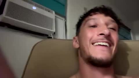 Snapshot of skyydaddy9 chatting on 11/08/25, 03:29 skyydaddy9 online show from 11/08/25, 03:29