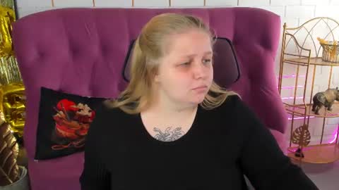Snapshot of sladadeew chatting on 07/18/26, 09:13 Slada Deew online show from 07/18/26, 09:13