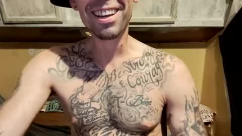 Snapshot of slangincock69 chatting on 02/08/25, 10:18 SexyMFSlangincock69FYPM online show from 02/08/25, 10:18