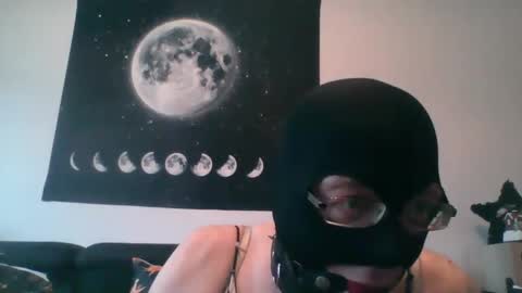 Snapshot of slaveforgodess chatting on 12/10/24, 01:33 slaveforgodess online show from 12/10/24, 01:33