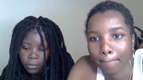 Snapshot of sleciah chatting on 11/18/25, 09:03 sleciah online show from 11/18/25, 09:03