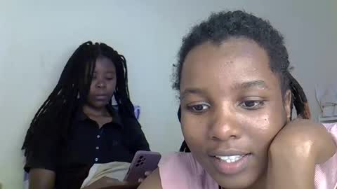 sleciah online show from 11/22/25, 10:25