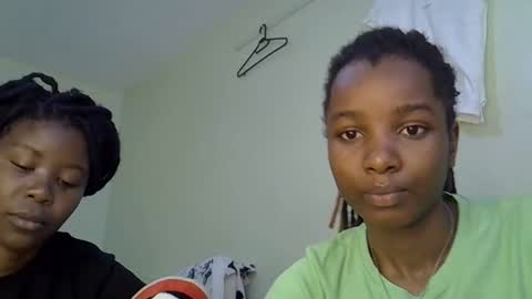 sleciah online show from 12/19/25, 07:37