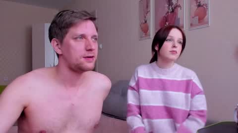 Snapshot of sledadora chatting on 04/23/26, 08:13 Sophie and David online show from 04/23/26, 08:13