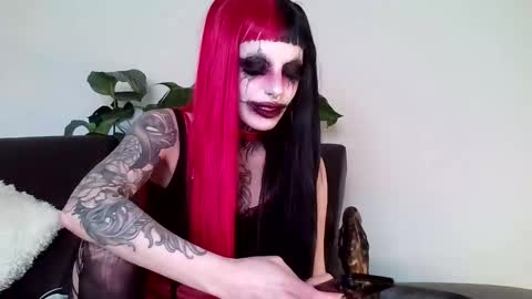 Snapshot of sleeperly chatting on 10/31/25, 07:26 sleeperly online show from 10/31/25, 07:26