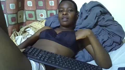 Snapshot of slender_queen chatting on 02/12/26, 06:52 slender_queen online show from 02/12/26, 06:52