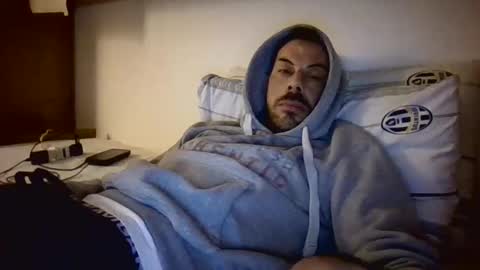 Snapshot of slevin1983 chatting on 03/10/25, 03:41 slevin online show from 03/10/25, 03:41