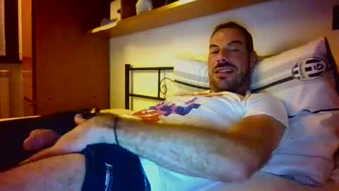 Snapshot of slevin1983 chatting on 09/15/25, 11:38 slevin online show from 09/15/25, 11:38