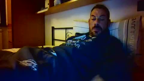 Snapshot of slevin1983 chatting on 11/17/25, 07:41 slevin online show from 11/17/25, 07:41