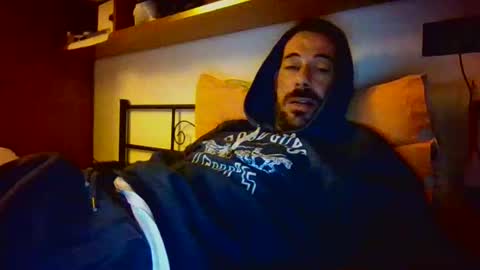 Snapshot of slevin1983 chatting on 11/23/25, 04:29 slevin online show from 11/23/25, 04:29