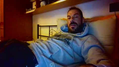 Snapshot of slevin1983 chatting on 11/25/25, 08:31 slevin online show from 11/25/25, 08:31