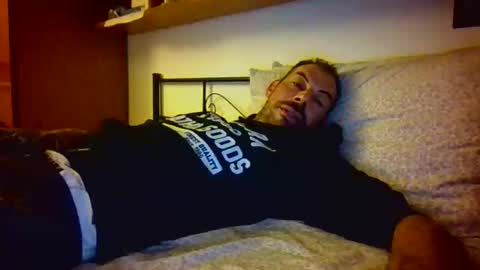 Snapshot of slevin1983 chatting on 12/22/25, 12:18 slevin online show from 12/22/25, 12:18