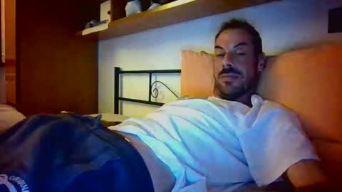 Snapshot of slevin1983 chatting on 04/03/26, 04:16 slevin online show from 04/03/26, 04:16