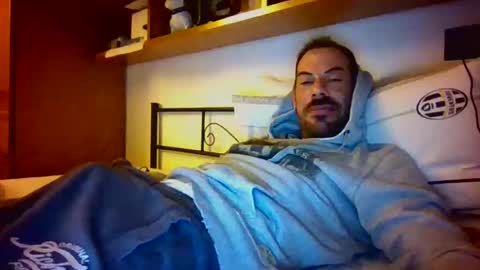 Snapshot of slevin1983 chatting on 04/14/26, 10:32 slevin online show from 04/14/26, 10:32