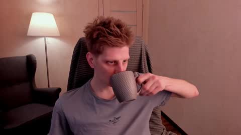 Snapshot of slim_andy chatting on 02/06/25, 07:45 Andy online show from 02/06/25, 07:45