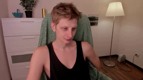 Snapshot of slim_andy chatting on 10/05/25, 10:35 Andy online show from 10/05/25, 10:35