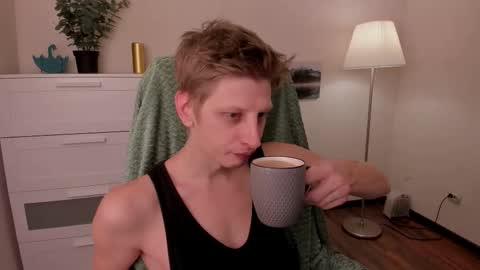 Snapshot of slim_andy chatting on 10/19/25, 10:27 Andy online show from 10/19/25, 10:27