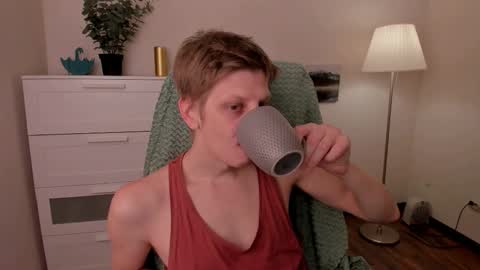 Snapshot of slim_andy chatting on 10/24/25, 07:38 Andy online show from 10/24/25, 07:38