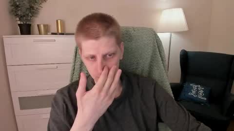 Snapshot of slim_andy chatting on 04/10/26, 08:35 Andy online show from 04/10/26, 08:35