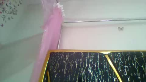 Snapshot of slim_ebony2006 chatting on 11/17/25, 02:01 Anna online show from 11/17/25, 02:01