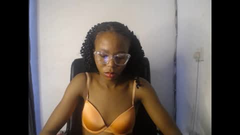 Snapshot of slim_ebonypet chatting on 04/18/26, 10:30 Crystal online show from 04/18/26, 10:30