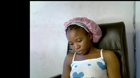 Snapshot of slim_ebonypet chatting on 04/19/26, 11:42 Crystal online show from 04/19/26, 11:42