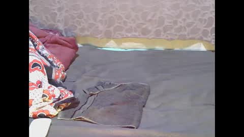 slim_girl01 online show from 02/15/26, 06:54