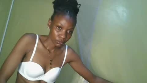 Snapshot of slim_girl01 chatting on 07/04/26, 05:41 slim_girl01 online show from 07/04/26, 05:41