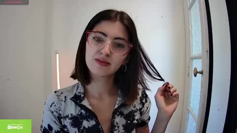 Snapshot of slimbaby69 chatting on 12/11/24, 01:49 Ivi online show from 12/11/24, 01:49