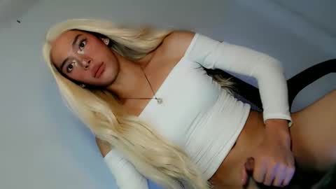 Snapshot of slimgirl_patricia chatting on 04/15/26, 07:58 Pat online show from 04/15/26, 07:58