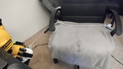 Snapshot of slimguerrilla chatting on 02/25/25, 08:09 Slimguerrilla online show from 02/25/25, 08:09