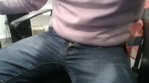 Snapshot of slimjimorange9 chatting on 11/15/25, 09:32 slimjimorange9 online show from 11/15/25, 09:32