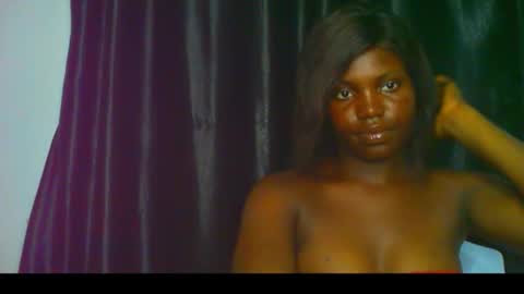 Snapshot of slimthick_tinah chatting on 09/25/25, 05:05 TINA online show from 09/25/25, 05:05