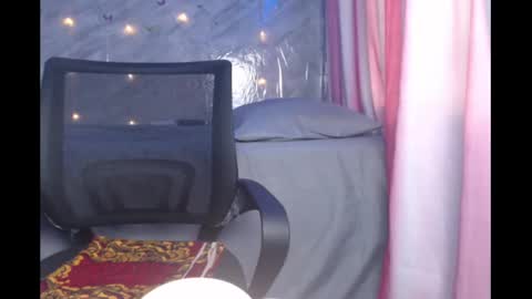 Snapshot of slimzyx chatting on 01/16/25, 01:47 slimzyx online show from 01/16/25, 01:47