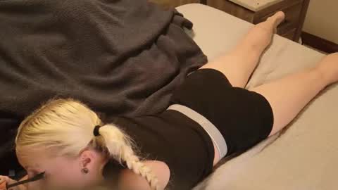 Snapshot of slip_inslide chatting on 02/19/26, 11:39 slip_inslide online show from 02/19/26, 11:39