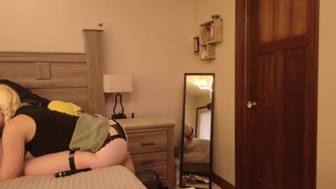 Snapshot of slip_inslide chatting on 02/22/26, 11:47 slip_inslide online show from 02/22/26, 11:47