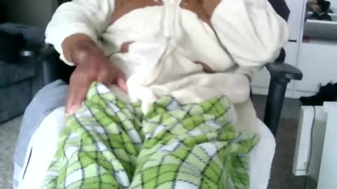 Snapshot of slipperyballs900 chatting on 02/15/26, 02:03 slipperyballs900 online show from 02/15/26, 02:03