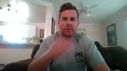 Snapshot of slocalboi chatting on 06/28/26, 07:09 Sharkey online show from 06/28/26, 07:09