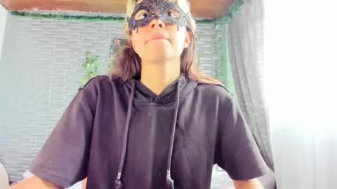 Snapshot of slone03 chatting on 10/31/25, 03:46 slone03 online show from 10/31/25, 03:46